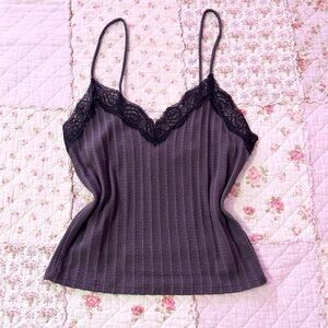 ✿ suuuuuper cute grey & black cropped lace cami w/ cutest little black bow!!